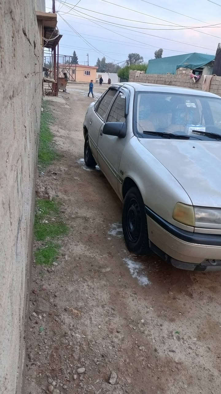 فكترا للبيع موديل 91سنويه28 كبونه بانزين بيهه السياره مكفوله من كلشي السعر 36وبيه مجال رقم اتصل ***********
