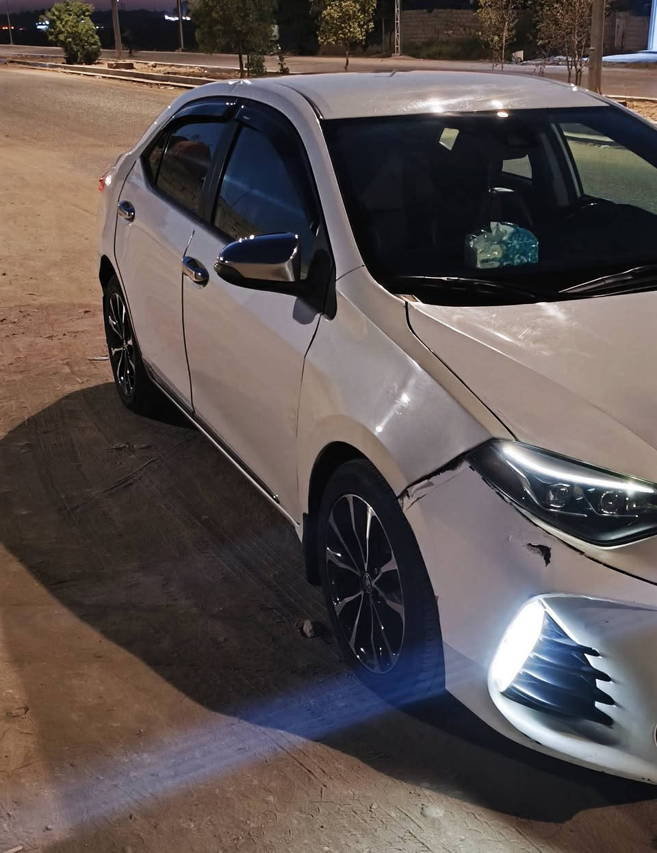 السلام عليكم ورحمة الله وبركاته ..
كورلا se موديل 2018 حادث قطعه وحدة تبديل جاملغ جهة السكن 
بيها ملاحظات بسيطة (بارد طرف البنيد وطرف الباب) سياره جاهزة 
ماشية 98 الف مايل حقيقي صور الحادث بالمنشور .. 
مكانها بابل /القاسم. 
السعر 148 $
☎️***********
