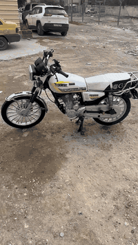 السلام عليكم للبيع سلونك موديل 2025 محرك 200s صالهة شهرين من طالعة من المعرض بيهة بصمتين السعر 800 وبيهة مجال بسيط المكان بغداد الغزالية ***********
