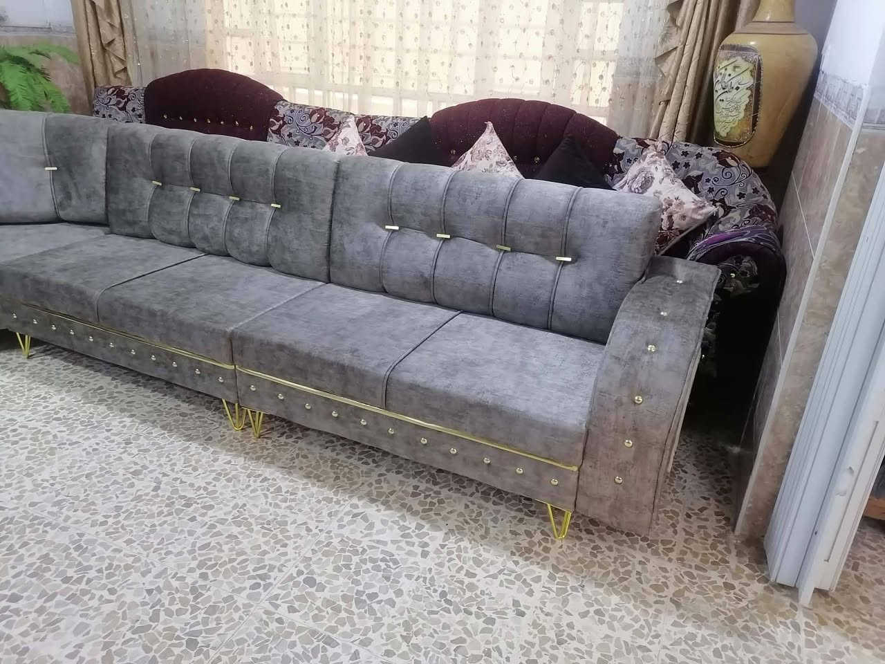 ديوان ١٢ متر خشب عراقي ثقيل دوشمة جديدة غير مستعملة شرط الخشب والاسفنج والقماش حتى التطبيقية خشب السعر٦٢٥ الف للإستفسار الاتصال على الرقم *********** و*********** موصل الحدباء
