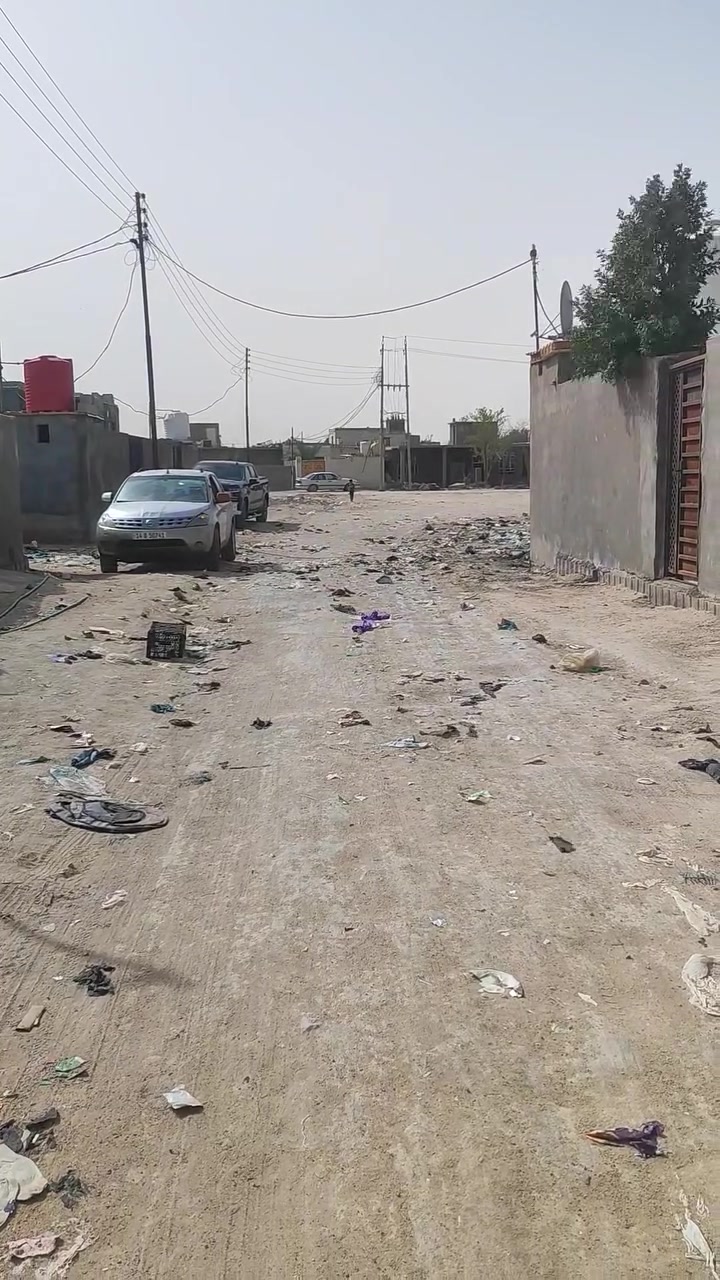 قطعت ارض للبيع مسيجه مساحته 200متر السعر 10مجال بصيط المكان البصره الزبير خلف معارض الزبير الشراري يتصل ***********
