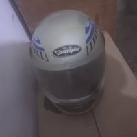 خوذه للبيع جديده والله 07826802316