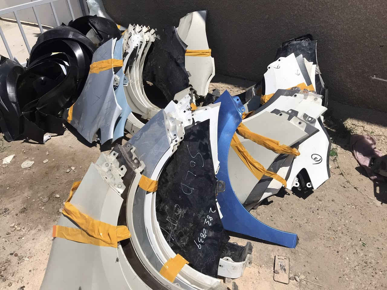 كلشي موجود للبيكانتو. i10 هونداي.  
يوجد توصيل. جميع المحافظات 
للاستفسار ***********
