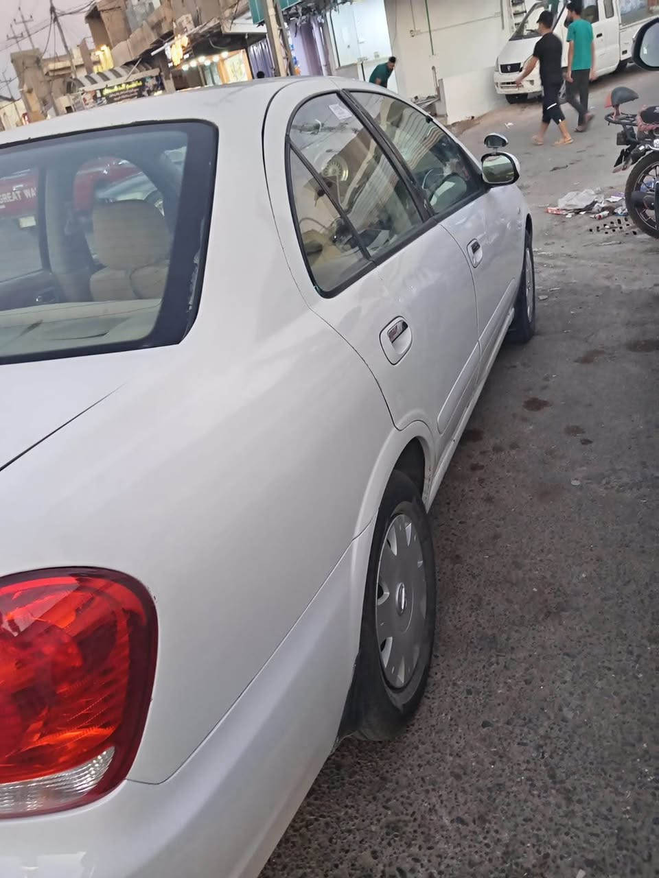 السلام عليكم 
نيسان سني ياباني 
موديل 2010 محرك اسود كير عادي 
بيها صبغ وتبديل وناشر السونار مالتها 
رقم دهوك تحويل مباشر بسم المشتري 
كير ومحرك وتبريد شغال مابيها نقص 
مكانها بغداد الاعظميه ***********
سعرها 70 ورقه وبي مجال للشراي بغداد, العراق
