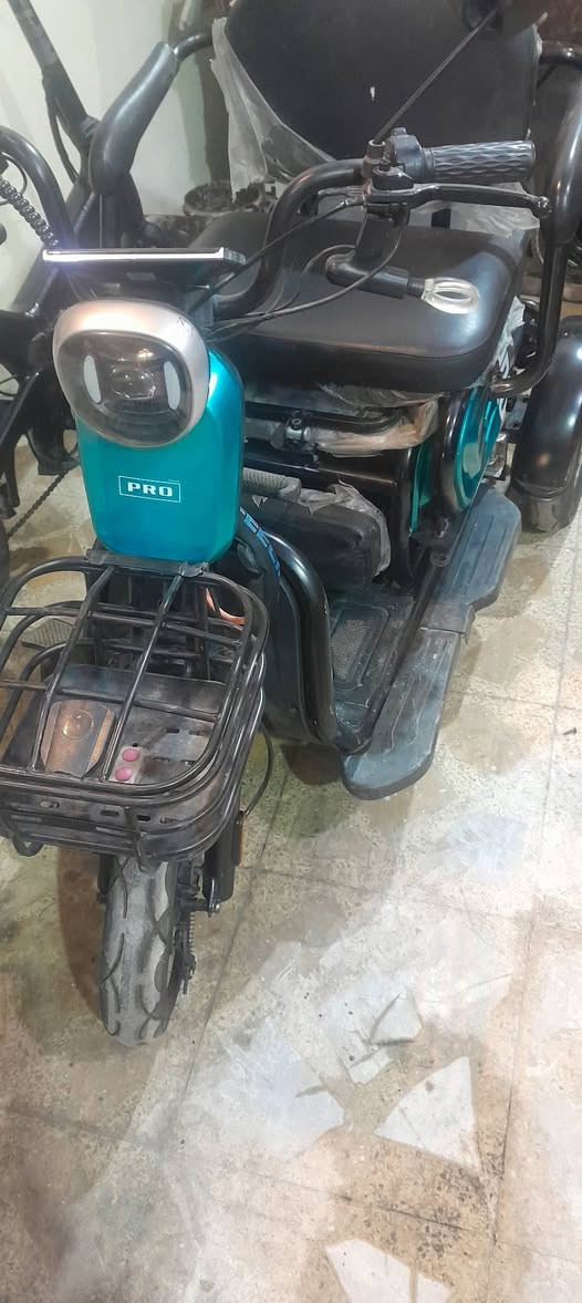 دراجه شحن متروكه متاخذ شحن بطاريته او الشاحنه مالته سعره ٤٥٠ ...***********واتساب
