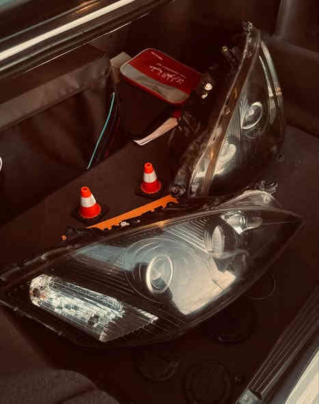 السلام عليكم . . .
مازدات مرسيدس S اصليات ( اسود دخاني ) 

كاملات ( عدسات و گلوبات و كارت )

يرهمن من موديل 2006 إلى 2013

#_السعر / 350 الف

#_للتواصل / *********** مكاني بغداد
