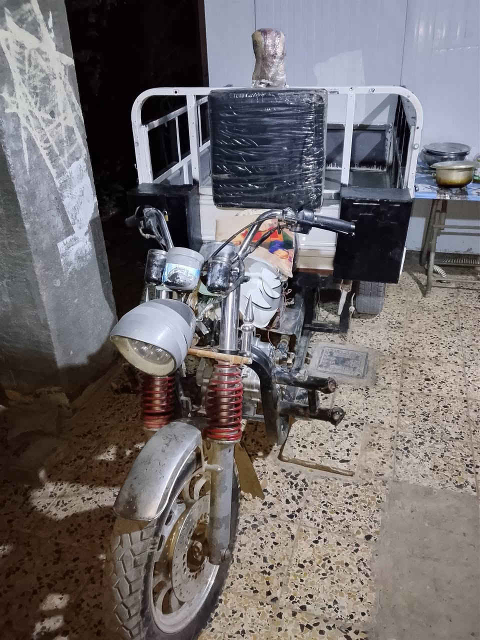 امتيار للبيع  تصوير ليله  كله جديد اكسن لطش وشفتات لطش تايرات ضفيره  دبلات سلف باتري جديد  بدي شوفت عينك اشاير خلفيه. مكينه جديده  فقط لحيم بل شاصي.  جدير التانكي  مادري  قديم غيره كله نظيف الشاصي  ادوات مكفوله من السرقه *********** الهوير قضا المدينه 860وبيها مجال حك الجيه. العده بس 400 لا يعلق اكو هواي
