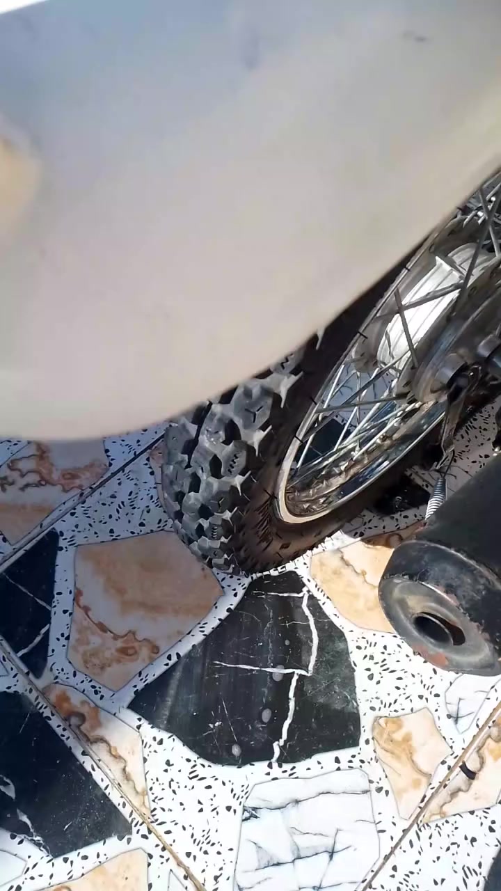 سلام عليكم دراجة للبيع انتنس بدون ما مفتوحه وتنباع بدون نزال السعر خاص او على الرقم ***********
