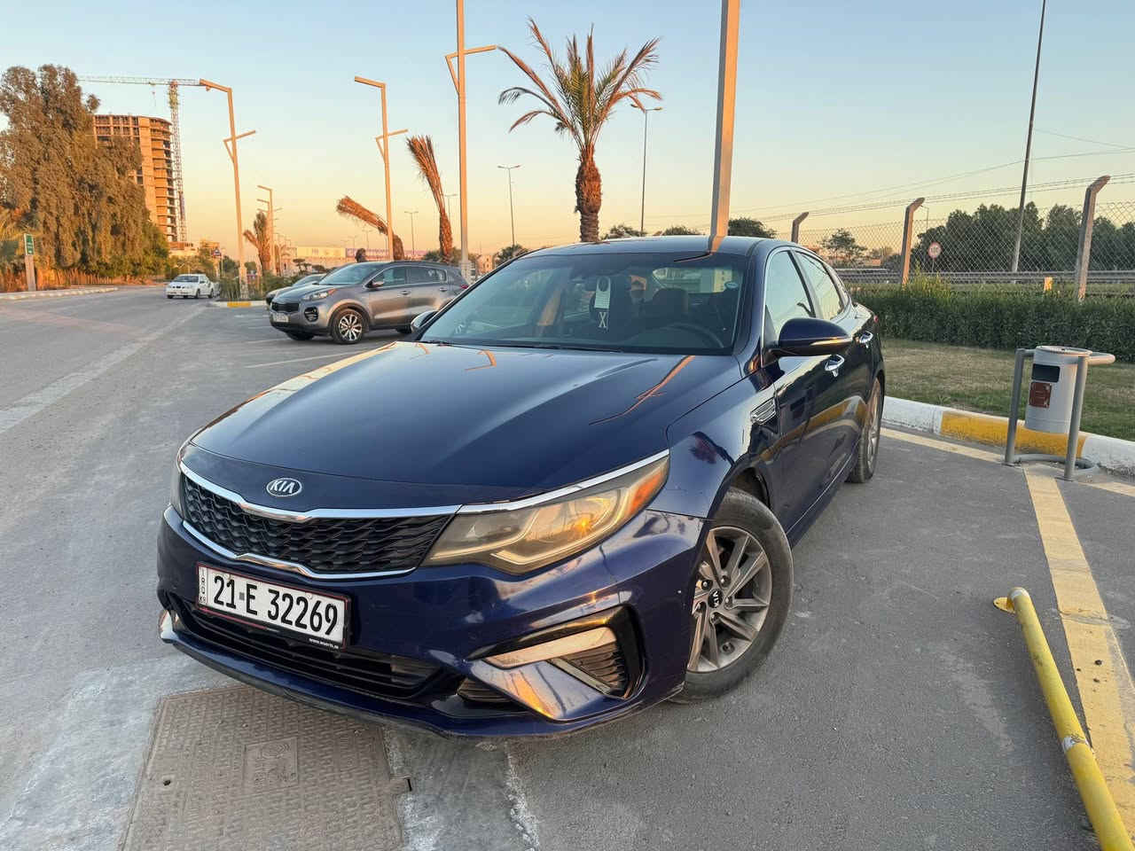 السلام عليكم لبيع كيا اوبتيما 2019 وارد امريكي حادث امريكا جاملغ امامي ايمن يعني عكس السايق مبدل ومصبوغ بدون دواخل و بدون شواصي ايربكات السياره كلها سليمه ونشرت سونار بس قديم اول مشتريت السياره ورقم الشاصي هم موجود السياره ماشيه 93 الف ميل كير مكينه تبريد مكفول كله على البلاد المكينه تفتح القبغ مالتها تشوفها شلون نضيفه 
موصفات السياره fe معروفه 
1️⃣شاشه
2️⃣شاشه اعطال
3️⃣رادار امامي و خلفي و جانبي
4️⃣نقطه عمياء
5️⃣ثلاث وضعيات قياده SPOST/ECO/COMFORT
6️⃣حساس خلفي
7️⃣تحكم ستيرن
8️⃣منضومه زنون اصليه عالي ناصي
9️⃣قياده ذاتيه
🔟تحديد مسار
1️⃣1️⃣مانع انزلاق 
1️⃣2️⃣حساس اطارات
هي هاي الموصفات المعروفه 
رقم السياره سليمانيه بسمي تحويل او وكاله بس يفضل تحويل مكان السياره بغداد العامريه 
السعر 12.700$ يعني 127 ورقه وبيها مجال واسف على الاطاله لتواصل *********** متواجد واتساب قليل اتواجد على الفيس يعني يفضل تتصل
