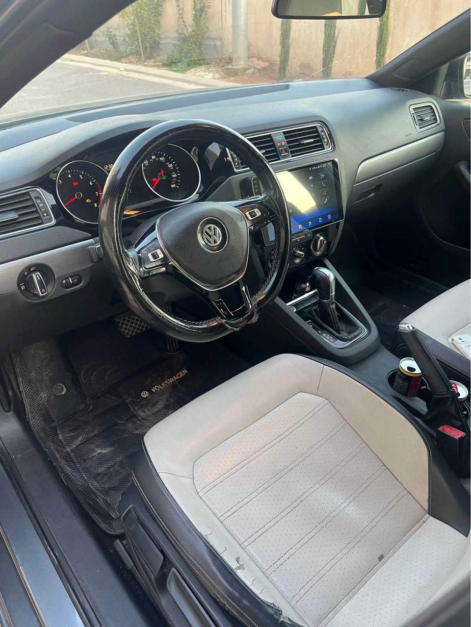 ڤۆلگسواگن چيتە 
مۆدێل___٢٠١٦
رەنگ نەفتی
مواسەفات فول بێ سلايد
رەقەم و سەنەوی نوێ
گێر و مەکينە و کارەبايی بەشەرت
_________
دوو چاملخی پێشەوە سبوخە بێ ژوورێ بێ ئێرباگ
_________
ســعر___١١٥ وەرەقە مجال
__________
*********** أربيل, العراق
