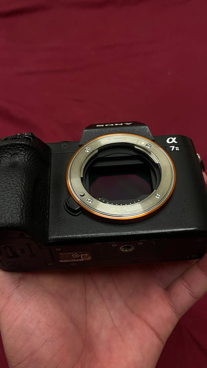 كاميرا Sony Alpha A7 II للبيع
الكاميرا بحالة ممتازة ونظيفة جداً، استخدام شخصي وخفيفة الاستعمال.
فل فريم بدقة 24 ميگابكسل مع مثبت داخلي 5 محاور وتصوير فيديو Full HD.

الحالة: نظافة 95%
المرفقات: بطارية عدد(3)+ شاحنة

للتواصل: (***********)
