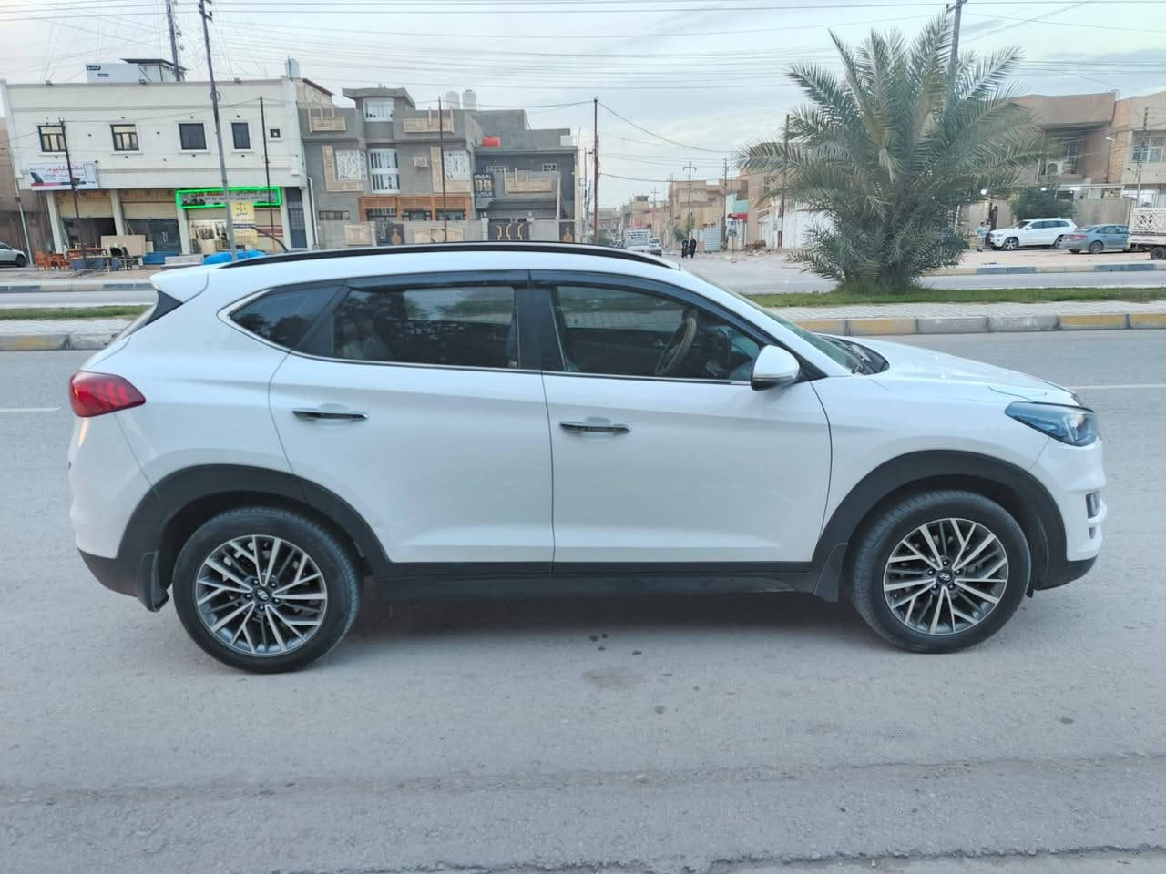 السلام علبكم سياره نوع توسان خليجي موديل 2019 فول موصفات واحد على واحد بنراما داخل صاج شركه الكاصد كشن كهربائي كشن جلد حساسات كامرات مري شفط السياره كفاله عامه عده جاملغ الخلفي رش كلير اثر شخوط ورشيته الباقي كفاله عامه كيرمكينه حداديه تبريد كفاله العنوان كربلاء السعر 196رقم الهاتف ***********
