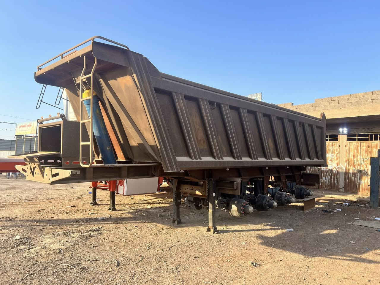 للبيع عربانة ماك نيسان شاصي ١٦دناكير١٦ كاعية ٨ذرعة٣١جك تريلة ***********

