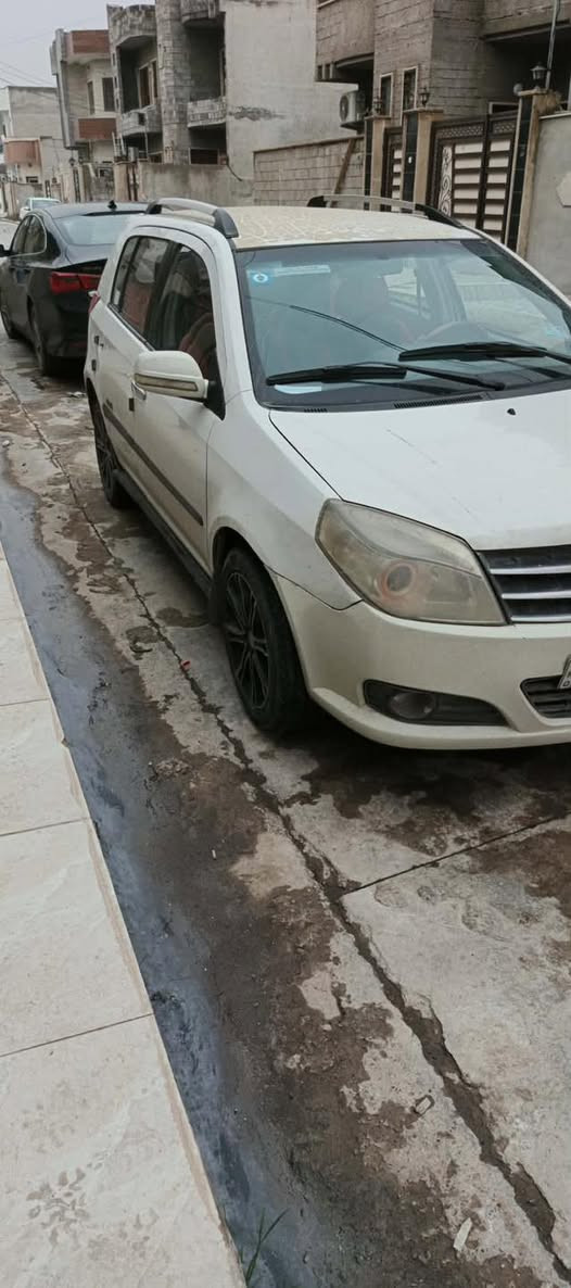 السلام عليكم
جيلي ام كي كروز 2013 (MK) 

رقم بغداد باسمي شرط التحويل مكانها موصل 
كابون ما بيها وما سجل على كابون 

محرك كورلا نظيف 
كير عينة وكلچ كلو جديد
تبريد شغال عوزه بس غاز شرط يشتغل بس من بدلت المحرك راح الغاز تايرات جديدة 4 جامات كهرب شاشة داخلها نظيف لا كسر ولا فطر منظومة زينون اصلية 

بيها الدواير مصلحات و 4 قطع صبغ اني ابيعك حزام 
كربائياتها شرط جطل ما بيها من الطول للطول قاعدة فيوزات جديدة 

نوزلات بلكات وفيتم كله جديد قبل اسبوعين بدلتهم كامل 

حداديتها نص عمر 

السعر 38 وبيها مجال قليل 

***********
***********
