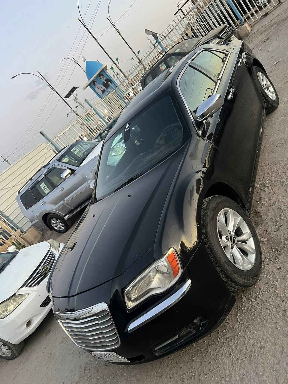 السلام عليكم سياره للبيع اوباما موديل14 اصل فول مواصفات حادثها بسيط بيها رشات صبغ ابيع صبغ احزام مكفوله من ضربه والتجيه ولكلبه والكص فقط مامكفوله من صبغ رقم بغداد مشروع وطني سياره مكفوله من كل نواحي تبريد حداده تخم تاير اكسن محرك كير كله مكفول السعر 140 الشراي يتصل مكان سياره ميسان ***********//***********

