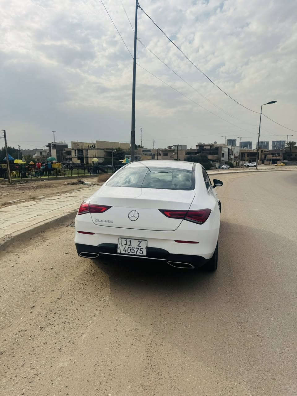 ⸻

السلام عليكم ورحمة الله وبركاته

نوع السيارة: مرسيدس بنز CLA 250
الموديل: 2023
اللون: أبيض

مواصفات السيارة:
 • كاميرا خلفية
 • التحكم على المنحدرات
 • تدفئة المقاعد
 • فتحة سقف بانوراما
 • بصمة تشغيل
 • دخول ذكي لجميع الأبواب
 • مثبت سرعة
 • مراقبة النقطة العمياء
 • نظام التعرف على إشارات المرور
 • إنارة محيطية بـ 64 لون
 • Apple CarPlay
 • رادارات
 • مقاعد جلد
 • ومواصفات أخرى عديدة

الحالة القانونية:
 • السيارة باسمي
 • التحويل خلال يوم واحد

الحادث:
     .        جاملغ وبنيد مبدلات بلادي ومصبوغات

السعر: 28,000 دولار

للتواصل:
📞 ***********
📞 0787 586 1134
