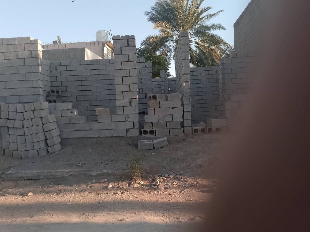 السلام عليكم هيكل للبيع مكان شفته خلف ابو ادريس مساحه 100 نزال 11 والواجهيه 9 رقم التليفون *********** سعر خاص رجاء بس الشراء يتصل
