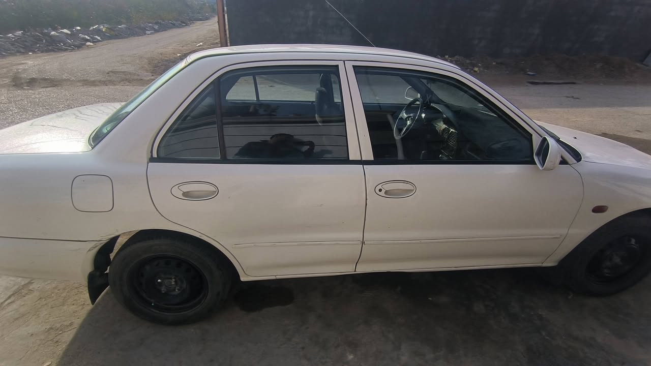 السلام عليكم بروتون للبيع السيارة بلادية لاصبغ ولاضربه  2002 كير مكينه نظيفات كلش بأسمي رقم بغداد انكليزي تدفئة تبريد ***********
