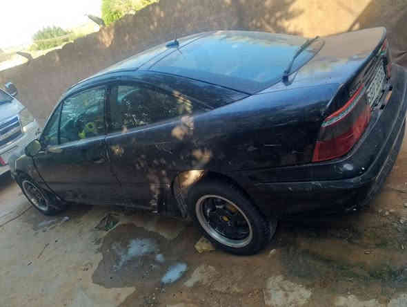 سلام عليكم 
سيارة اوبل تك باب رياضي 
السيارة مكينه بيه خيط بخار 
كير عادي حداديه زينه تخم تاير 
عرفه حلوه رقم كركوك فحص موقت 
مكان نجف بيع ومروس 
السعر 10 كوم حديد      ***********
