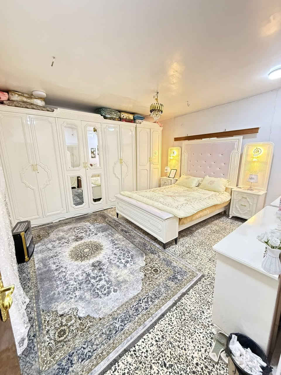 بيت للبيع طابو صرف حي الظباط  مساحة ٢٧٠ بالسند و٣٠٠ واقع حال
محتويات البيت ٤ غرف نوم ثنين فوك وثنين جوة طابقين 
ويحتوي ع صحيات داخليه وخارجية وهول وصالة ومطبخ واستقبال
للاستفسار *********** او واتساب
