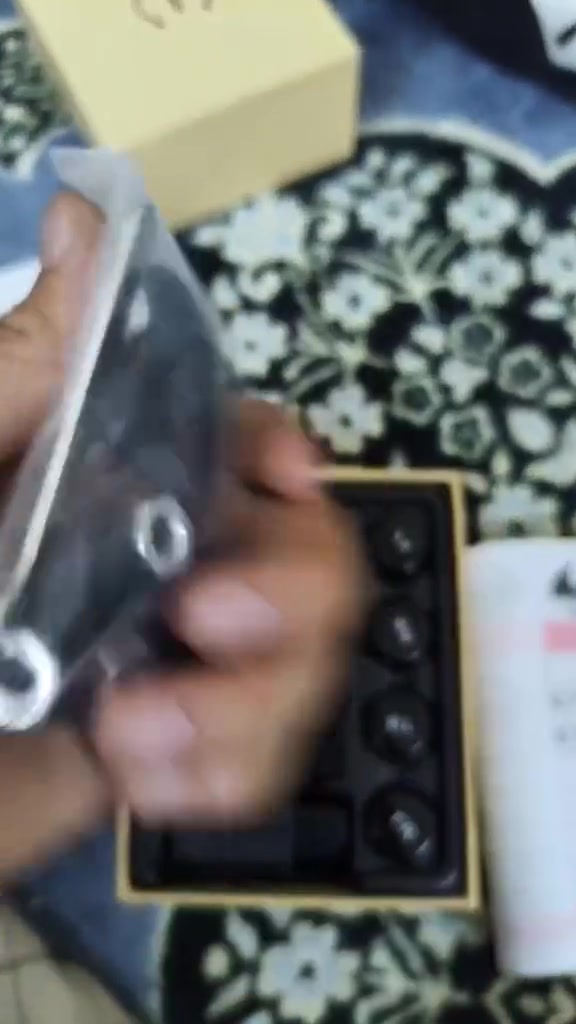 السلام عليكم اخواني هذا جهاز اذااشده عالسياره ييشتغل عللشاشه الاصليه ويطفي العلامه مال التاير لان هذا مابيه شاشه فقط ملحق فيشه بمكان الفيشه مال الفحص


**إذا كنت صاحب هذا الإعلان وتريد حذفه لأي سبب، رجاءا أرسل رسالة إلى الدعم الفني**