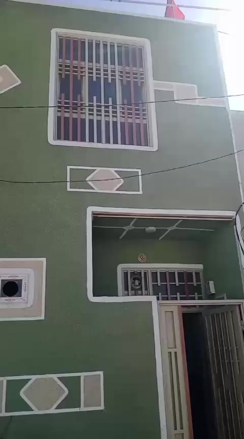 خمسين متر طابق ونص الموقع الإبداع على الرابط***********
