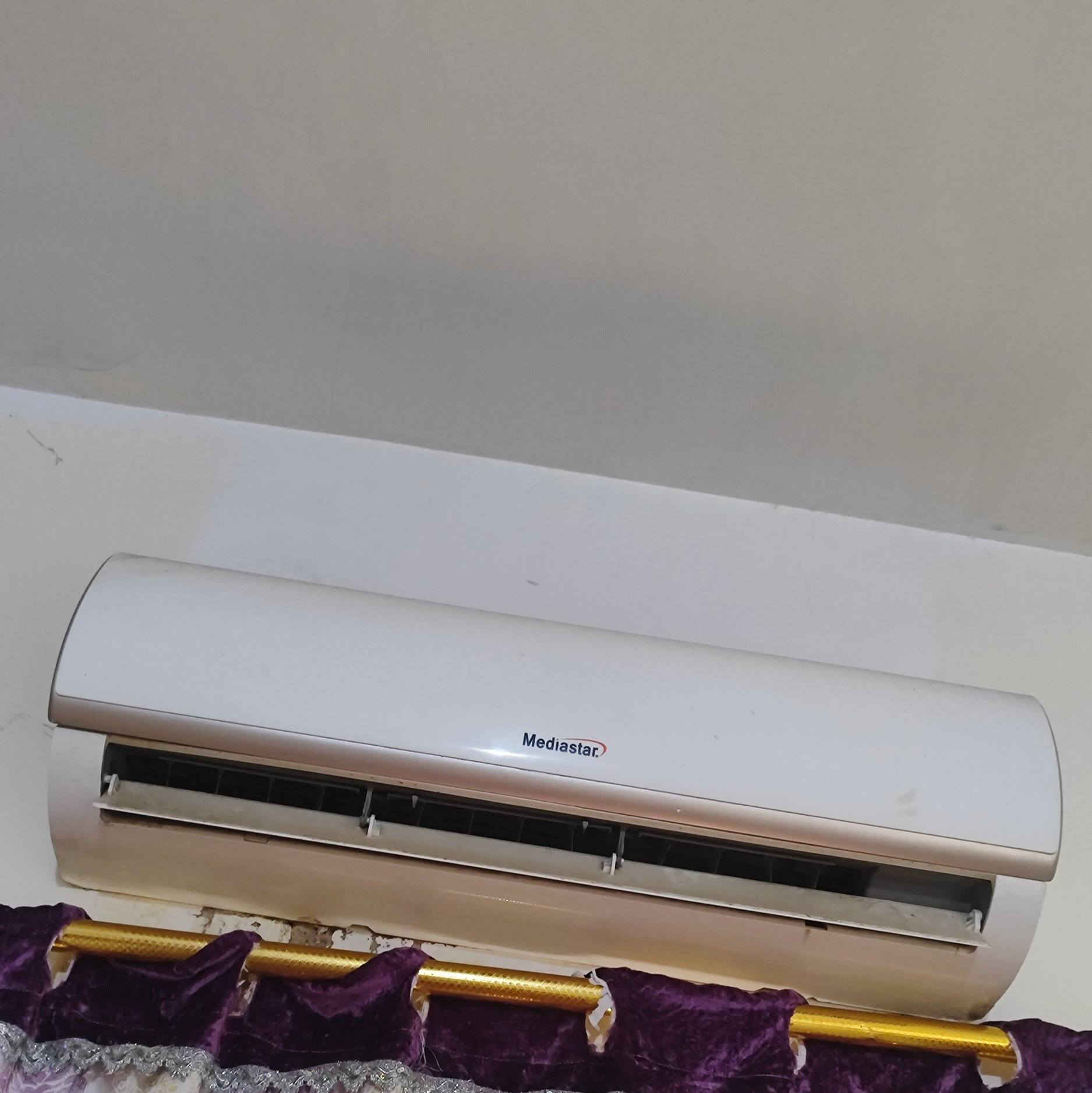 سبلت طن ونص شرط تبريد وتدفئة✅❄
 ريموت تحكم كامل ✅
منقص غاز للبيع للاستفسار على هذه رقم ***********
