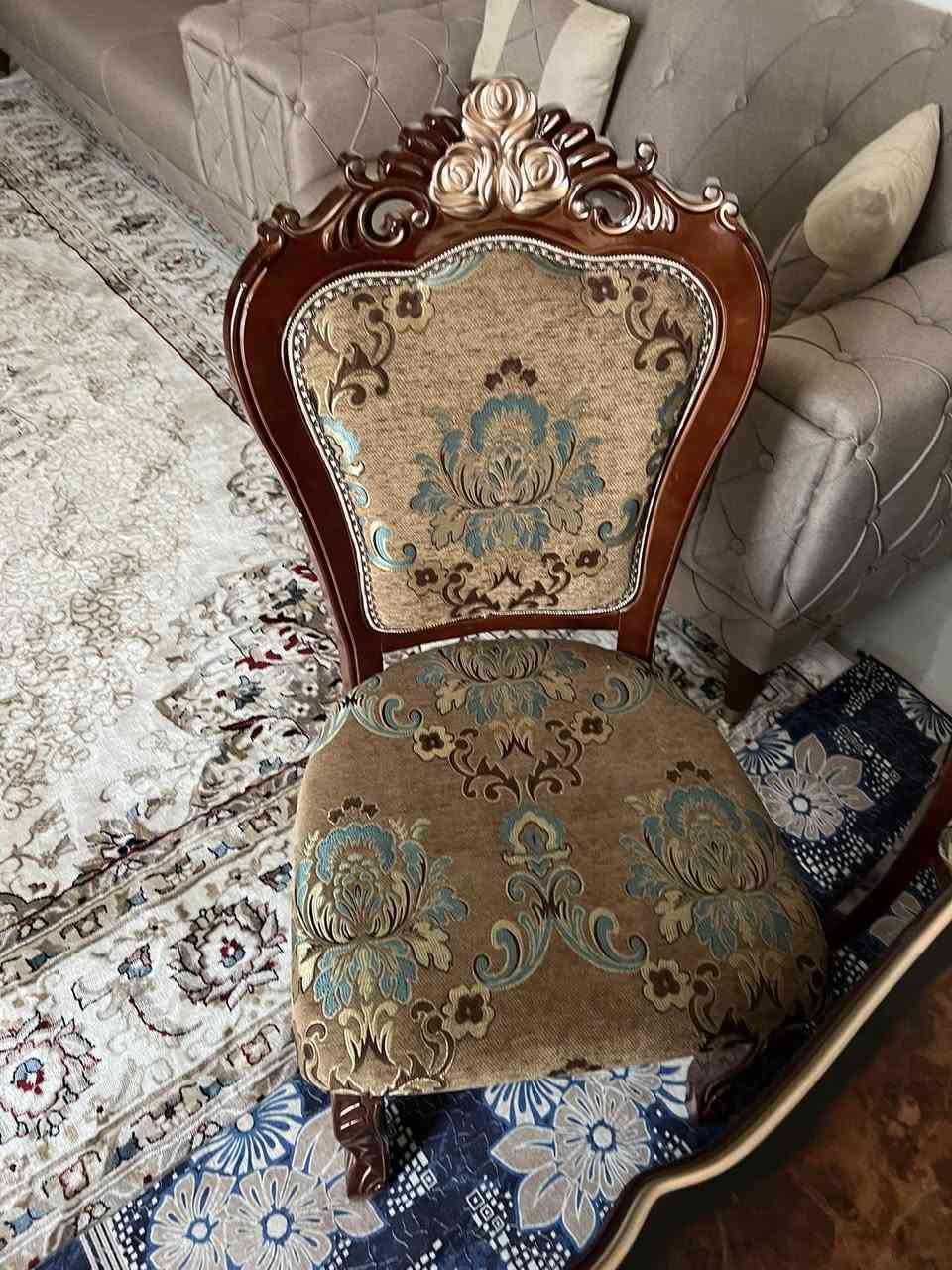 السلام عليكم ميز طعام 6كراسي نظافه 99 اشتريته ب 900معروض ب600 بغداد حي البتول***********وتساب
