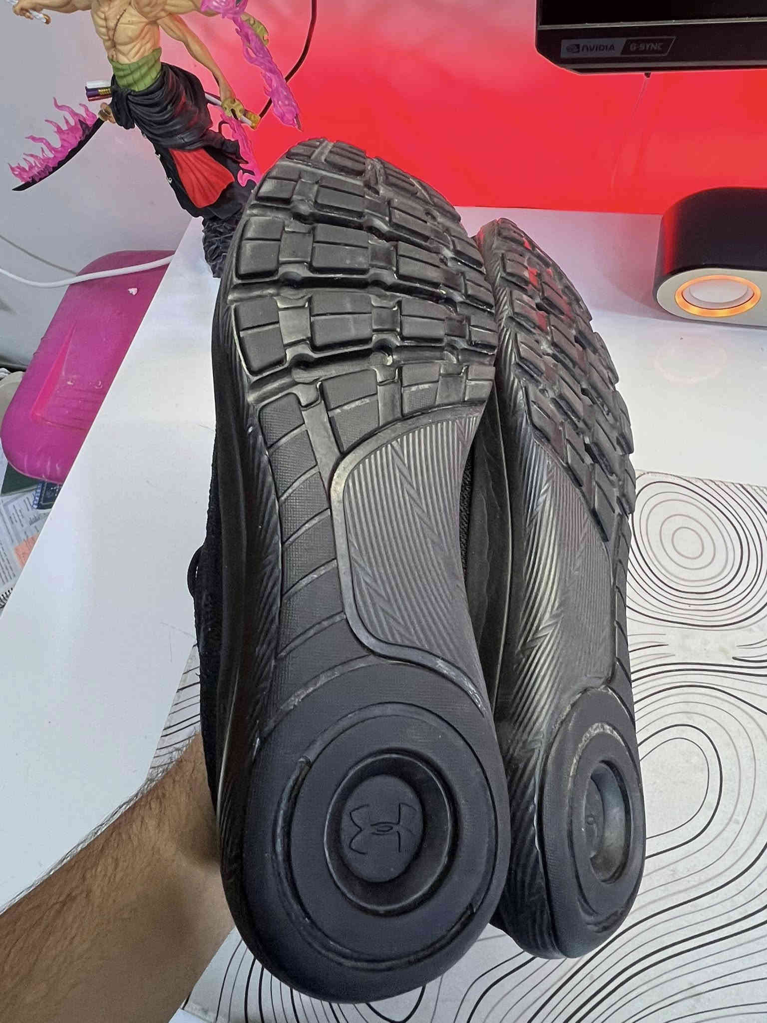 أندر إرمر اصلي  وزن ريشة وكاله صنع ڤيتنامي نضافه 💯 إذا مو اصلي مرجوع وي المندوب وبدون متدفع شي قياس 46 يلبس 45 
سعره 50 ألف قفل مع توصيل يصير 55 رجائاً💕💕
واتساب ***********
