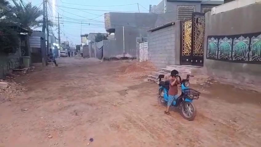 دار للبيع المساحه 100متربناء طابوق سقف مسلح يحتوي ع غرقه وصاله وستقبال وصحيات  زراعي سند 25العنوان طويريج الرشيده  الاتصال ع الرقم ***********
