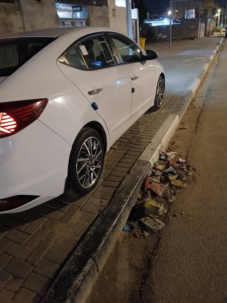 سلام عليكم النترا خليجي موديل ١٩شكل ٢٠  محرك 200 دوش بصمه تحكم تبريد خلفي فول موصفات 
بيها البنيد صبغ وبارد بحافت الباب وبارد بالداير 
ماشيه 140 محرك تبريد حداديه كلها جديده رقم بصره رقم مميز  السعر 140 وبيها مجال جدا قليل مكاني بالقبله ***********

