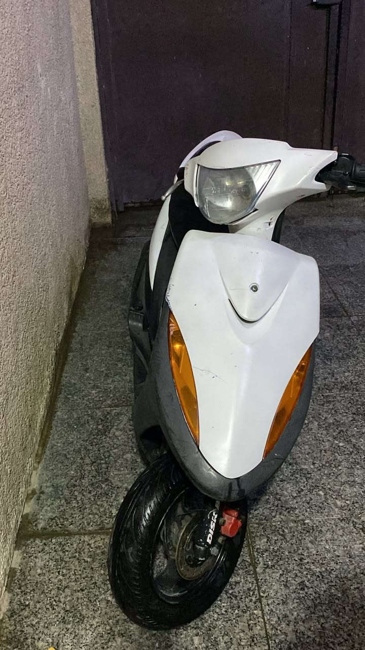 السلام عليكم
عدله للبيع كامله نكره سلف كهربائيات كلها شغاله
مكينه خير منالله شلعه ومعدل
 بيها كلج خلفي رياضي اصلي ودبل خلفي اصلي
نقصها بس ترايش ب550 وبيها مجال بسيط
بغداد حي اور قرب التقاطع الفلسطيني
‏‭0773 480 2672‬
