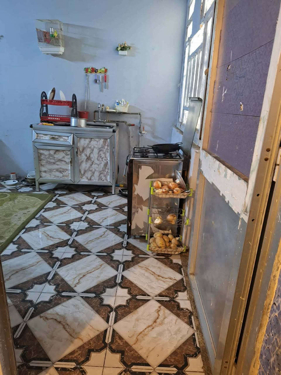 السلام عليكم للبيع 
شقه عماره طابق ارضي غرفتين نوم وصاله ومطبخ ومخزن وطرمه وحديقه 

لاستفسار ***********
خاص او واتساب
