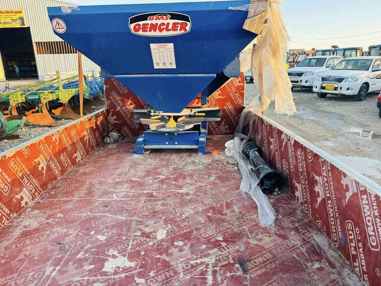 السلام عليكم للبيع باذراه جديداه خمس وزنات بستم + مرشه حجم 400 لتر مشتغله نص موسم مكفوله من جويت لحيم جناح ثقيل للستفسار اتصل ***********
***********
