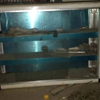 ميز • صيدلية • جامغانة مكسورة