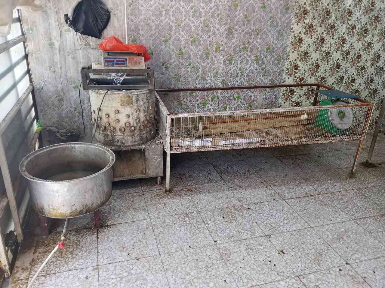 السلام عليكم. (( للبيع للبيييع) ) اغراض محل كام (للبيع) سمك و دجاج
حوض جام خانه كبير / هلاسه عدد 2
حوض صغير للعرض/ اقفاص عدد,2 مال دجاج
كازون + كدر كبير ول باقي بل منشور 
للاستفسار عل لارقام ‏‪***********‬‏
‏‪***********‬‏ /***********
