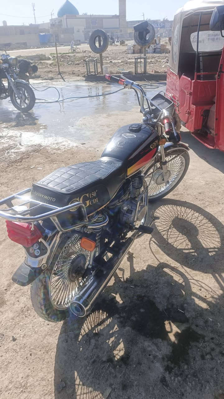 دراجه تايجر اصلي بيها ورقه كرتونيه واحده مال معرض مال وكيل اغراضها بلاديه ما معمره دراجه نظيفه هندر واحد الصبح سعر 335,000 وبيها مجال شي قليل جماعة 300.000لتعلقون


**إذا كنت صاحب هذا الإعلان وتريد حذفه لأي سبب، رجاءا أرسل رسالة إلى الدعم الفني**