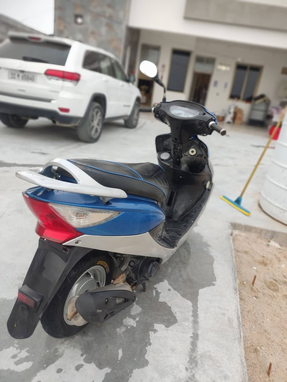 السلام عليكم 
دراجه كامكو V2 للبيع 
دراجه نضيفه وكامله من كلشي 
السعر 550 وبيه مجال 
العنوان (الغراف) 
رقم ***********
