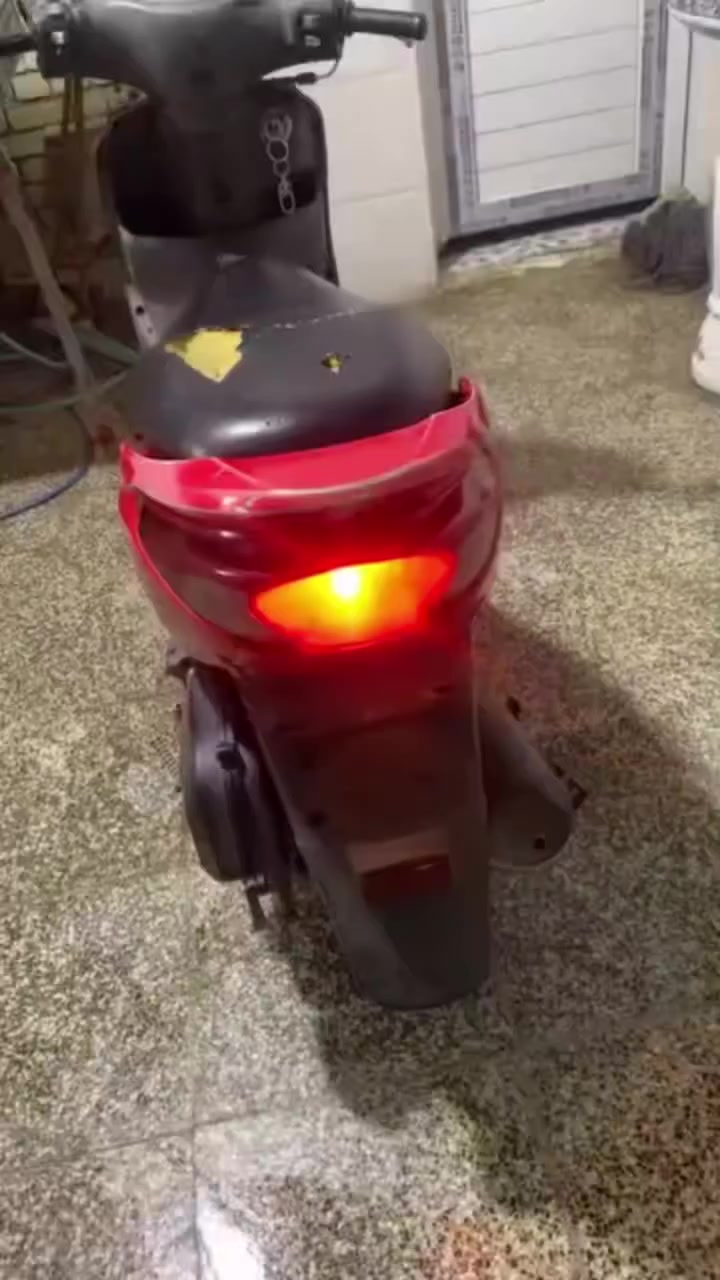 السلام عليكم دراجه بريز للبيع دراجه نضيفه سلف هندر شغال  مكاني بغداد العبيدي سعر 450 وبيه مجال للطيبين رقمي ***********
