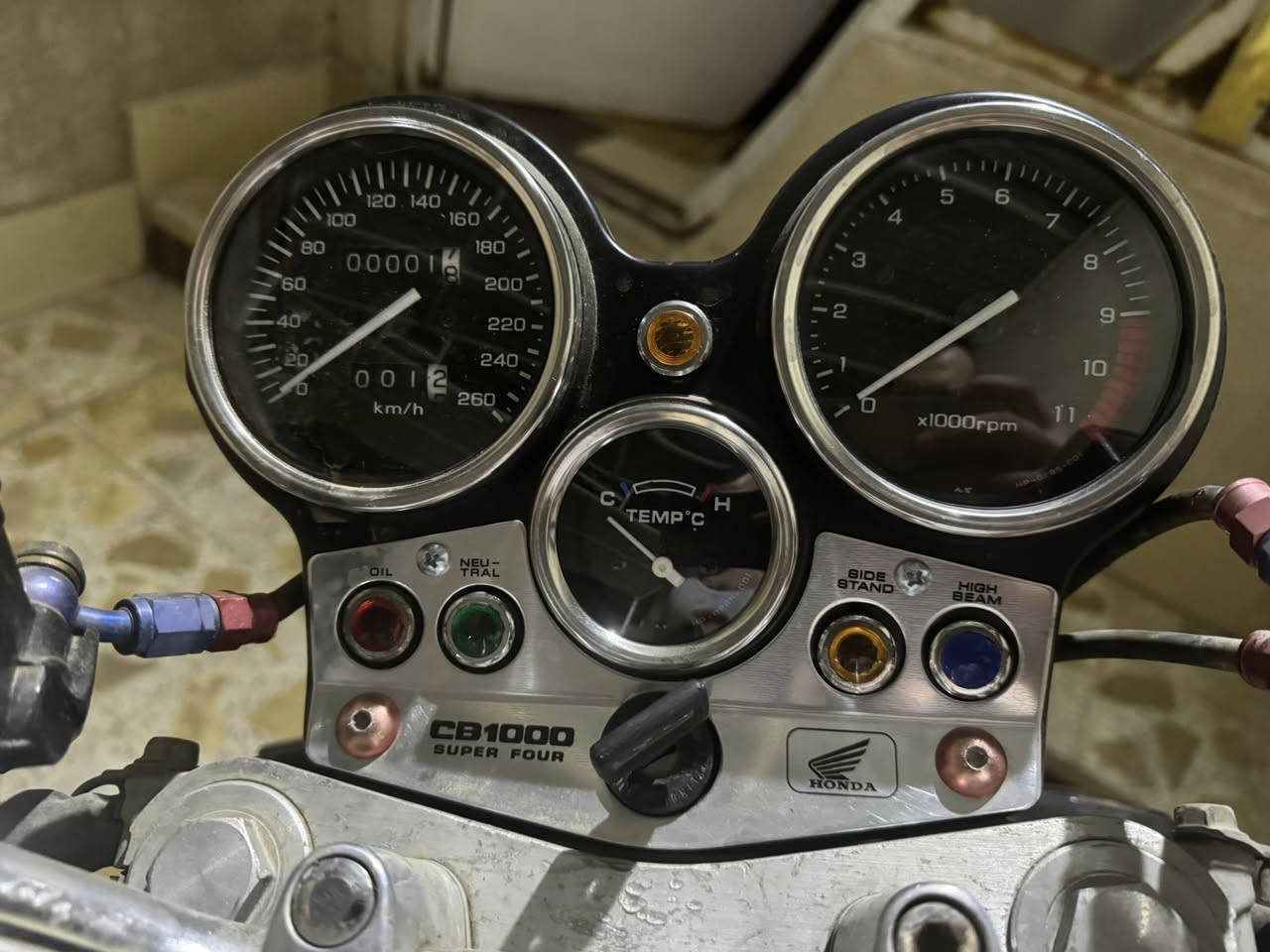 السلام عليكم شباب HONDA CB1000 SUPER FOUR (16$)
جيل اول 16 ولف الف سيسي معمره بكن شغل ايدي مو شغل فيتر كل شغلها بالبيت بيدي قطعه قطعه مكينه خرسه ما تسمع الها حس
كهربائيات شغاله طول طول زلغ ماكو بظفيرتها جوزات كلها شغاله جوزه ستان جوزه كلج جوزه بوش جوزات بريك رون كيلو متر كله شغال 
ملاحظه مهمه الدراجه بيها دشبول مال BIG ONE عينه260 سعرها350 الف وحدها ووصلها موجود مصبوغه زيتوني طافي
تخم تاير تخم ويل تخم دسكات دبلات دراجه جاهزه انشالله
نقصها سلف فقط ضعيف ما يديرها بس دفعه تشتغل وما فارغلها والله دراجه لا تنقيص لا تبخير لا حماوه نشاط فول بريك بالمكان اكزوز بتره كاربون اصلي كاتم ورياضي كلوبات ليد لايت وبك لايت واشاره كله ليد اوراق بيها مال دخوليه مال حاويه سعرها 16 وبيها مجال بسيط كلش مكانها ميسان العماره مركز المدينه ***********
