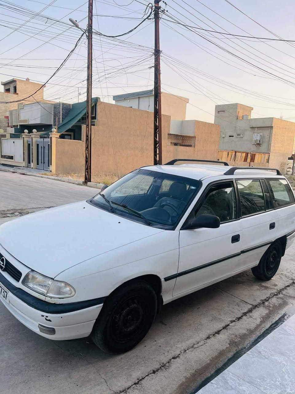 ابول استرة موديل 96 قطعتين صبغ بدون دواخل فقط بوند وجاملغ سيارة جديدة الباقي شرط موصل الايسر السعر 50بيها مجال *********** غير متواجد على فيس
