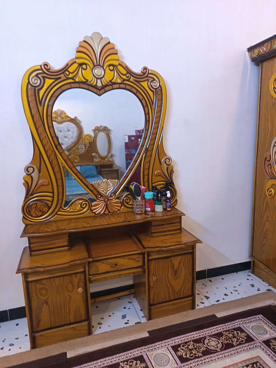 غرفه اخشاب للبيع عراقي سعره 400 الف ***********
