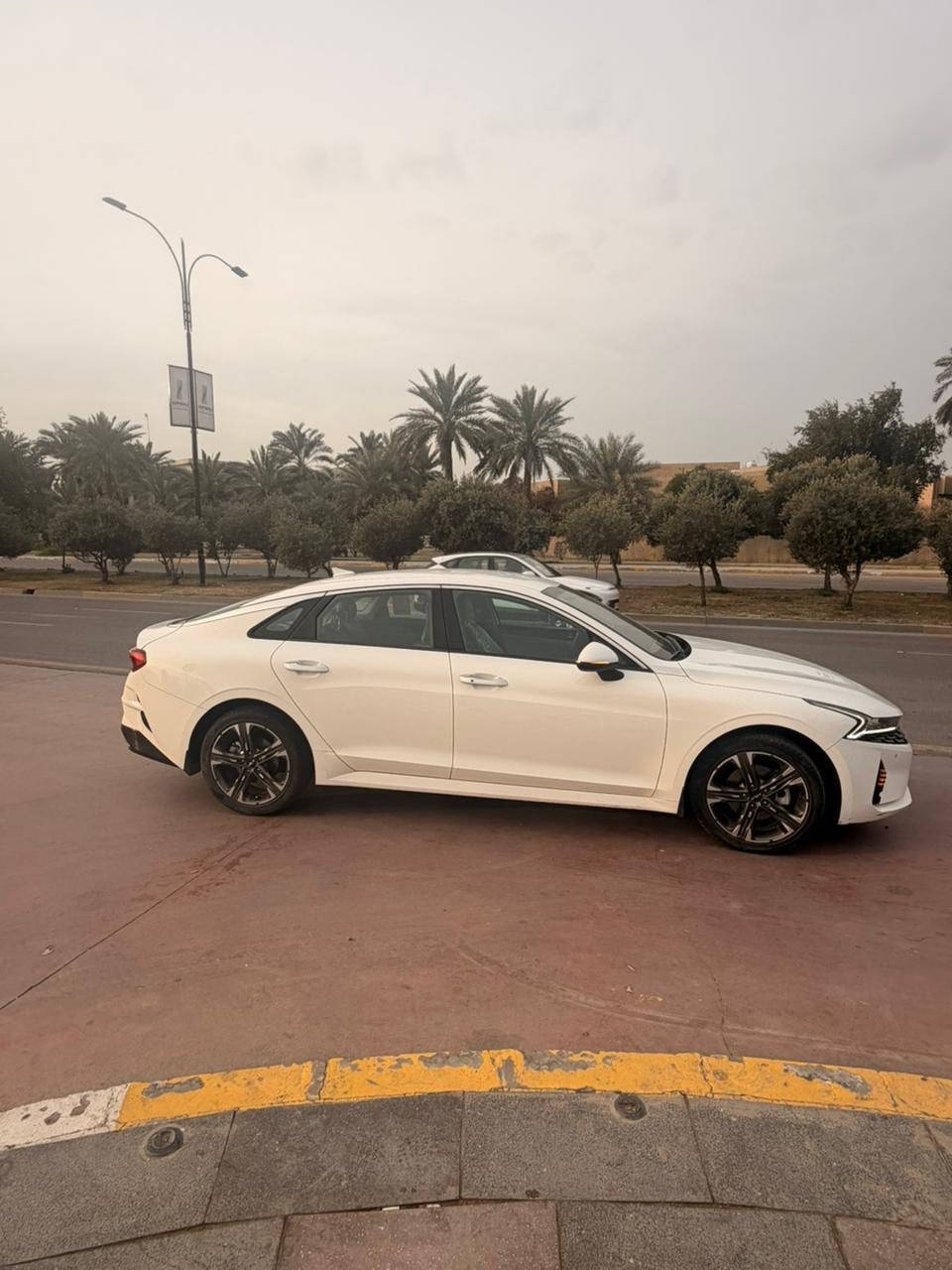 كيا K5 خليجي  موديل 2022 
مكفوووله كفاله عامه عدى بارد بسيط جدااا بخشم الجاملغ الامامي جهة السايق 
ماشيه ٣٠ الف كيلو فقط 👍
 مكانها بغداد حي الجهاد 
السعر 215 وبيها مجال بسيط 
مواصفات الشركه العامه 
حساس امامي خلفي 
تبريد قطعتين 
مري جانبيه شفط 
كشن السايق كهرباء 
مود درايف ( ايكو - سبورت - نورمال - اعتيادي ) 
‏***********
