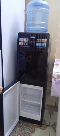 براد حار بارد وثلاجه نظيف جداا للبيع استعمال اسبوعين 125 الف 077093702...