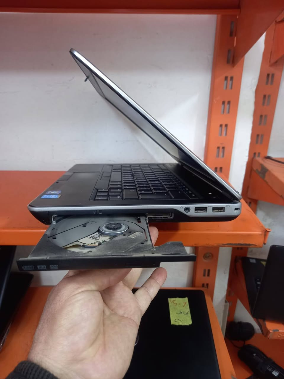 لابتوب دل dell
فئة المعالج  M
المعالج كور أي  7  الجيل الرابع 
من فئة m 
الهارد  256    ssd
الرام 8.    ddr4 
حجم الشاشة 14
نظام التشغيل ويندوز 10 pro  عربي انكليزي 
الملحقات شاحنة وجنطة 
السعر   175
للمزيد من العروض ادخل على اعلاناتي 
***********
***********
يوجد توصيل

تتوفر مجموعة لابتوبات بأسعار مناسبة ومواصفات مختلفة
