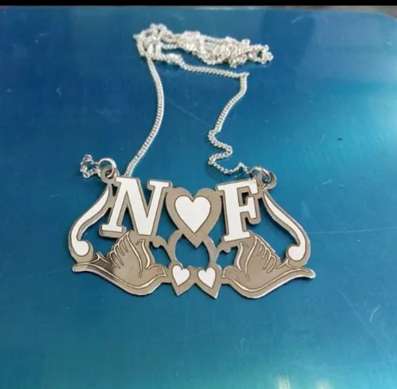 السلام عليكم 
توفرت لدينا سبائك فضه 
شراء الفضه بأعلى الاسعار
صياغة الأسماء والمحابس الفضه والذهب حسب الطلب 
سبع البور سوق ال 4000 مقابل حازم العبودي  
صياغه احمد جميل ابوطبيخ 
للتواصل والاستفسار *********** أو ***********
