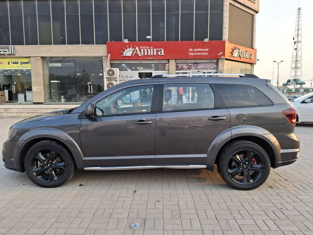 السلام عليكم للبيع او المراوس دوج جورني موديل ٢٠١٩ فول مواصفات للأخير محرك ٣٦٠٠ 
بصمه 
كشنات جلد +كهرباء 
تدفئه وتبريد ثلج ٣ قطع 
شاشه كار بلي 
تحكمات استيرن 
سبعه راكب
كهربائيات كلها شغاله صدر امامي خلفي جديد سياره جاهزه من جميع النواحي ماشيه ٨٦ ميل دواخل كفاله حادثها جاملغ عكس السايق ومصبوغه حزام اثر شخوط صور الحادث موجوده بالمنشور السعر ١٣٨ وبيها مجال مكاني الدوره ابو دشير
 رقم الهاتف *********** بغداد, العراق
