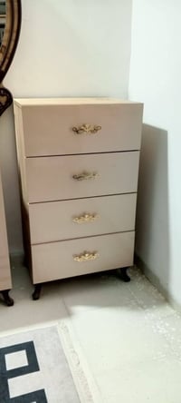 غرفة نوم للبيع ستعمال نضيف سعر ٥٠٠ الف وبيهه مجال 07707952803 واتساب