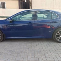 كامري XLE  هايبرد موديل 2024 ماشية 3000ميل فقط  كشنات جلد كريمي تدفئة ...