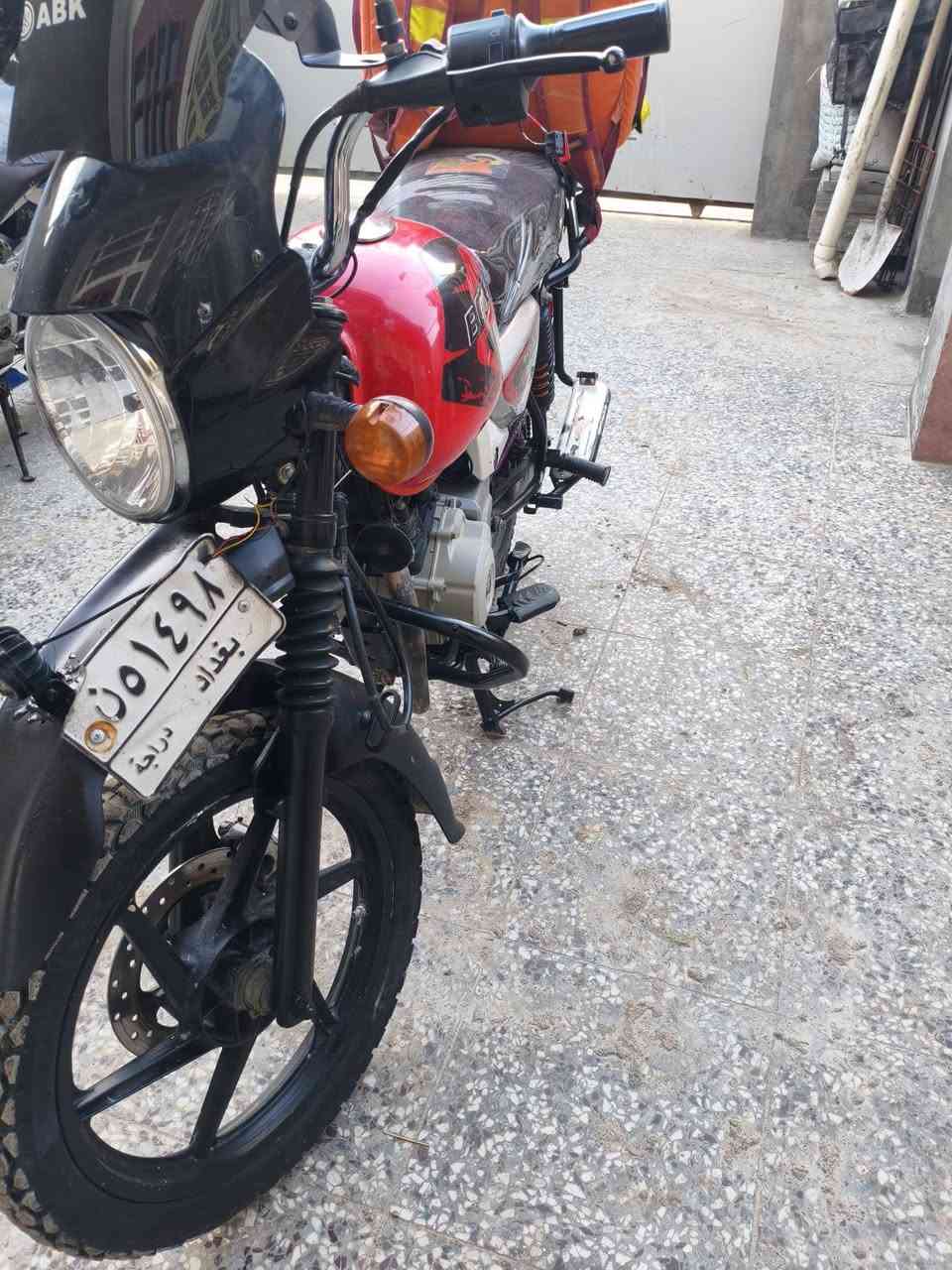 السلام عليكم 
شباب بوكسر موديل 2022 مرقم بغداد دراجة مجفتة يم ليث سوري بـحي الجامعة شغل درجة اولى دراجة خير من الله ومتوكفك بشارع فقط كلجات شوية تعبانة وخربطة كابريتر يرادلة تنضيف غير هذا مابيهة تايرات امامي خلفي جديد زنجيل جديد بكرات جديدة دوشمة جديدة ودرجة اولى تجي تشغل وتطلع لشغل دراجة سعرهة 2.000.000 مليونين مكاني ابو غريب الزيتون 
متواجد فيس واتساب وخط ***********
